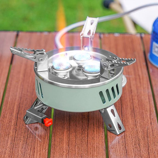 Kraftfuldt 6800W camping gasblus fra KokoonX med piezo-tænding. Fremstillet i rustfrit stål og aluminium. Kompakt, foldbart og ideelt til outdoor brug.